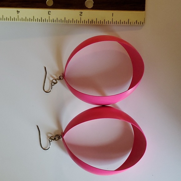Neon pink oval earrings - Picture 4 of 4
